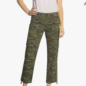 Blossom & Clover Green Camo Capri Cargo Pants Sz 8